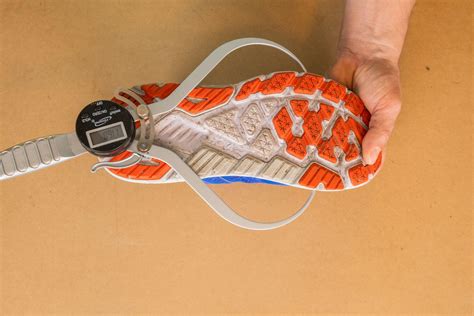 Cut in half: Hoka Arahi 5 Review | RunRepeat