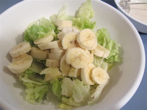 Worldwide Ward Cookbook....: Banana Salad