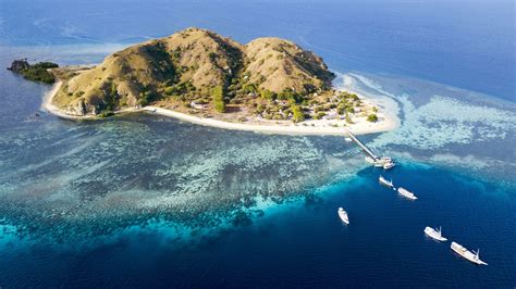 Visit the Tranquil Gem of Flores: Kanawa Island - Letstravelntt