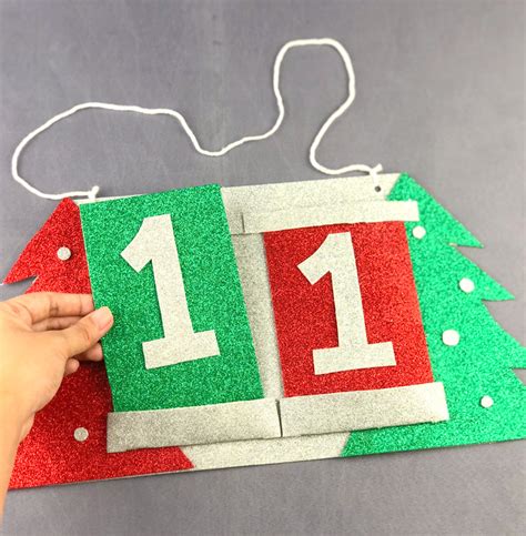 DIY Christmas Countdown + Free Template * Moms and Crafters