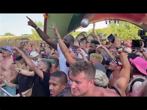 Shaq aka DJ Diesel having a blast and moshing at Tomorrowland in ...