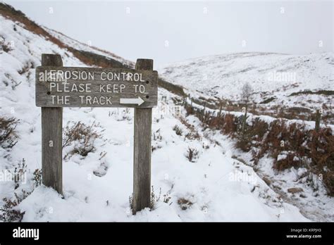 Kinder Downfall in frozen winter conditions Stock Photo - Alamy