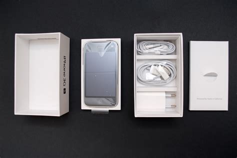 iPhone packaging | Apple's packaging design is amazing. It's… | Flickr