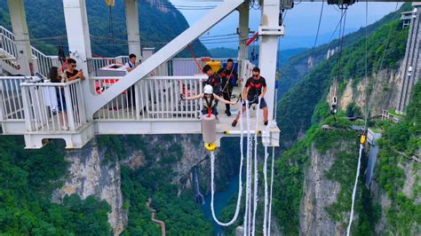 Zhangjiajie Grand Canyon Glass Bridge 260-meter-high bungee jumping ...