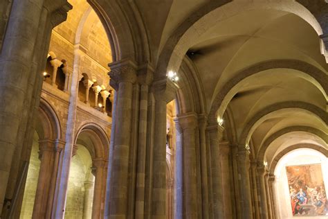 Interior of Lisbon cathedral 12th Century, Lisbon, Cathedral, Interior, Indoor, Cathedrals ...