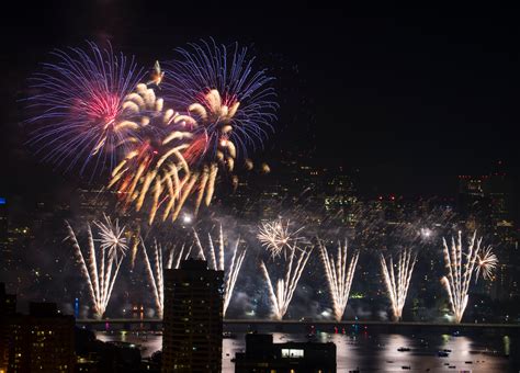 19 photos capturing the spirit of the 2018 Boston Pops Fireworks ...