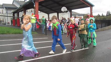 Halloween Parade - YouTube