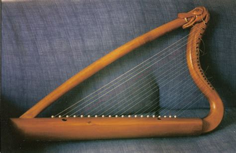 Medieval Harp 20 strings decorated – Marco Salerno Luthier