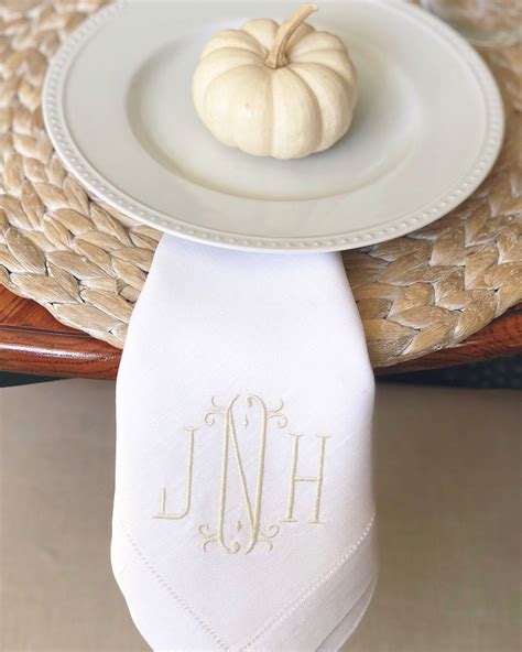 Monogrammed white linen dinner napkins | Linen dinner napkins ...