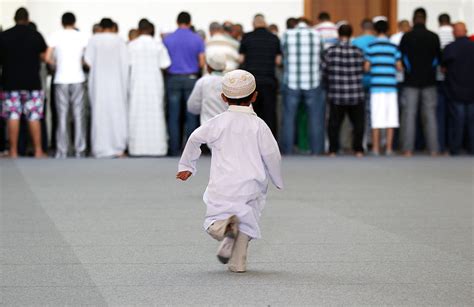 Boleh Ke Tangguhkan Solat Jumaat Dan Solat Jemaah Di Masjid? Ikuti Penerangan Ini