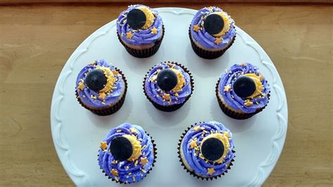 Juli Jacklin's Cupcakes: Solar Eclipse Celebration Cupcakes