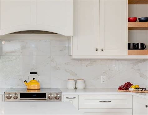 large marble tile backsplash - Google Search | Marble tile kitchen, Tile trends, Large kitchen tiles