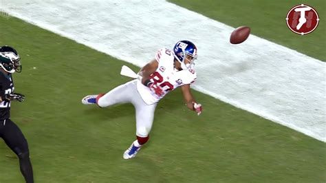 Victor Cruz Injury Knee - Victor Cruz suffers torn patellar tendon during Eagles vs Giants Game ...