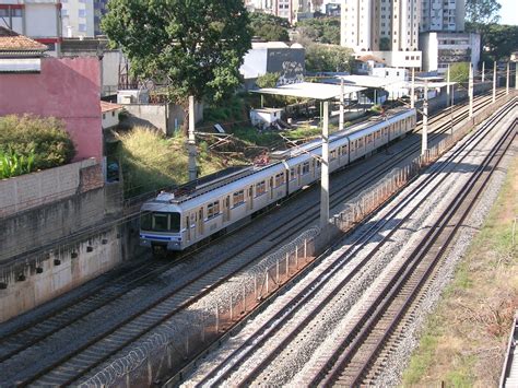 File:Belo Horizonte metro train.JPG - Wikimedia Commons