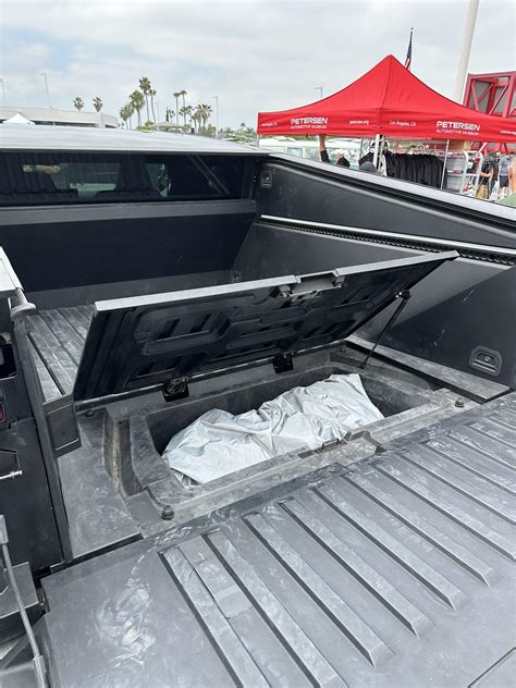 Cybertruck vault sub-trunk fully opened! + Tonneau cover and tailgate ...