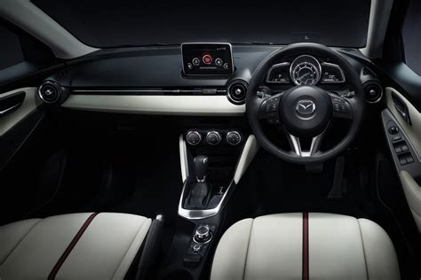 2016 Mazda Mazda2 pictures