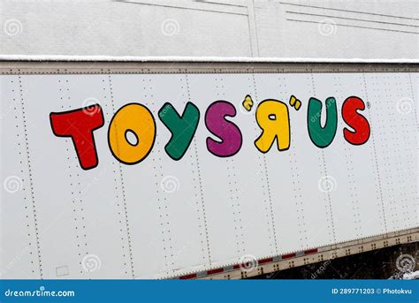 Toys R Us Store Sign in Toronto Editorial Stock Photo - Image of ...