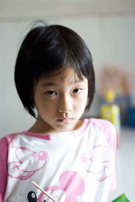 File:Shy Chinese girl.jpg - Wikimedia Commons