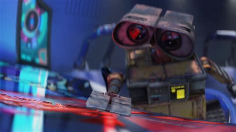 WALL-E goes into a escape pod then dies. - YouTube