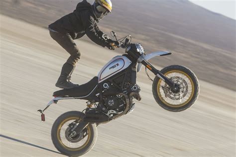 2017 Ducati Scrambler Desert Sled | Motos, Auto, Veículos