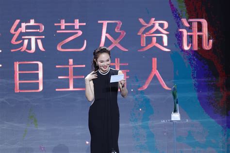 Fann Wong thanks herself while accepting Christopher Lee’s Star Awards ...