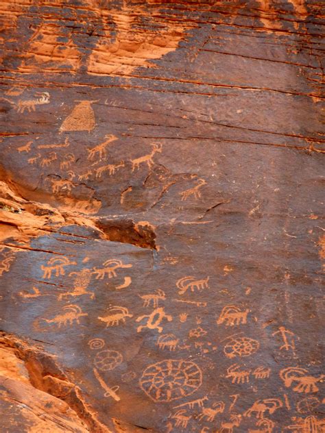 Valley of Fire, Nevada. You can walk right up and touch the petroglyphs. | Valley of fire ...