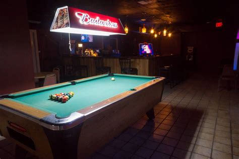 9 Mississippi Dive Bars Loved By Locals