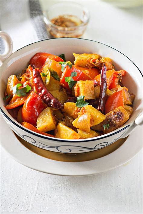 Aloo Shimla Mirch Ki Sabzi - Potato and Capsicum Curry Recipe - My ...