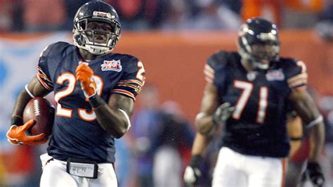 Super Bowl moment No. 27: Devin Hester makes history in the rain | FOX ...