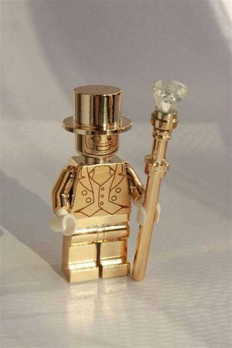 Gold lego man | Lego design, Cooles lego, Lego ideen