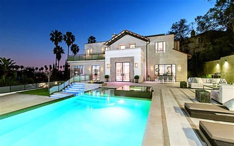 Rihanna's Home: See Photos of the Singer's Breathtaking Mansion!