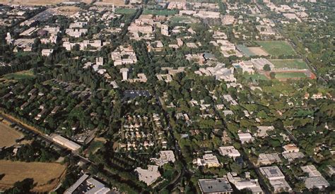 File:Aerial view of UC Davis (cropped2).jpg - Wikimedia Commons