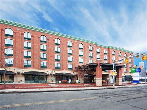 Holiday Inn Express & Suites Pittsburgh-South Side Hotel by IHG