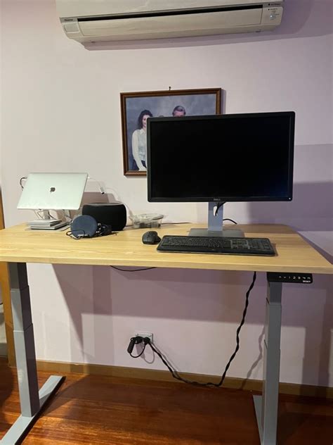 Standing Desk vs Sitting: A Side-by-Side Comparison