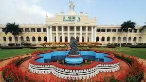 University of Mysore [UM], Karnataka: Courses, Fees, Placements