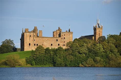 Outlandish Locations: Linlithgow Palace and its Royal Ruins