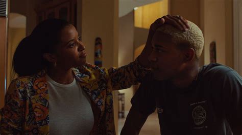 ‎Waves (2019) directed by Trey Edward Shults • Reviews, film + cast • Letterboxd