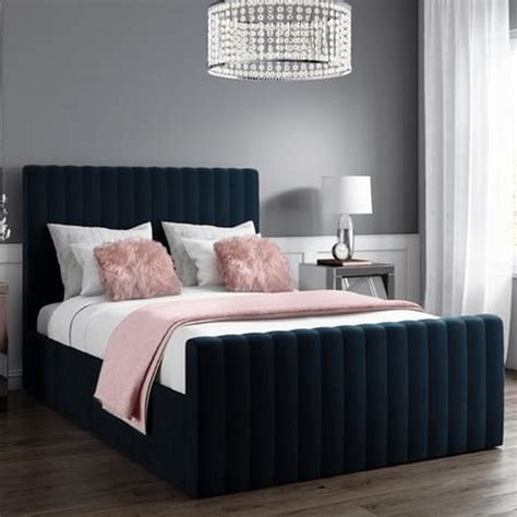 37 Inspiring Navy Blue Bedroom Decor Ideas You Should Copy - SWEETYHOMEE | Velvet bed frame ...