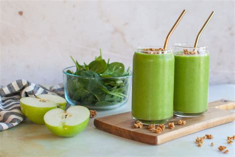 Easy Green Apple Smoothie (5 Ingredients!) - Joyfully Mad