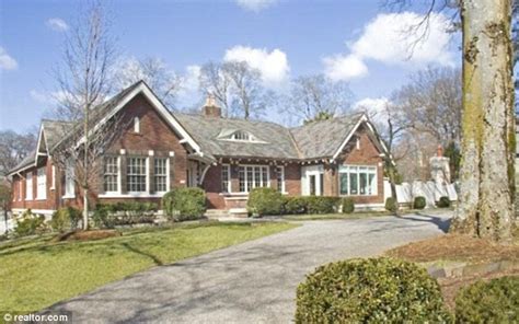 Taylor Swift lists $1.45 million Nashville mansion for sale | Daily Mail Online