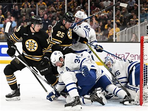 "Pathetic defense and undisciplined penalties": NHL fans react to Toronto Maple Leafs' 5-1 loss ...