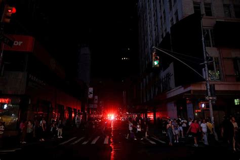 NYC power outage knocks out subways, businesses, elevators | Arab News