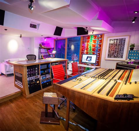 Strongroom-2-2018-relaunch-lower-res-3@2x - Strongroom Studio