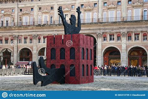 Il Vecchione Di Bologna. this Huge Simulacrum is Traditionally Burned in Bologna. Editorial ...