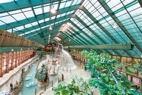 Hotels in Gatlinburg with Indoor Lazy River - Water Park Hotel Pigeon Forge