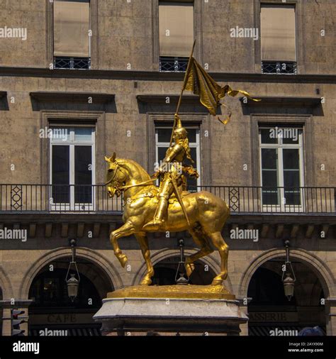 Estatua de Juana de Arco, París Fotografía de stock - Alamy