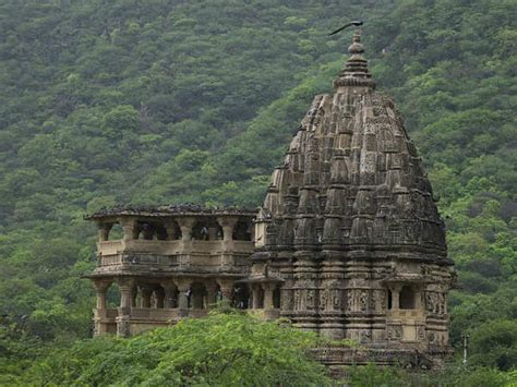 Navlakha Temple At Ghumli Travel Guide, History, Timings And How To Reach - Nativeplanet