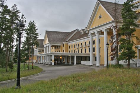 Lake Yellowstone Hotel and Cabins | Yellowstone National Park