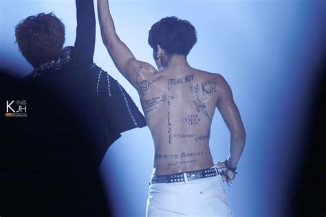 [NEWS] Jonghyun transforms fansite names into body tattoos in an act of thankfulness, touching ...