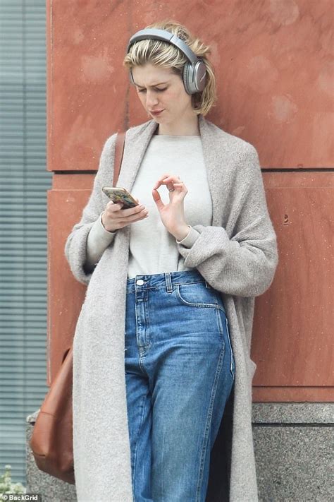 Elizabeth Debicki looks chic as she downs a green juice in Beverly Hills | Daily Mail Online